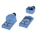 PT4-S3DP5 Распределительная коробка: 4 разъёма 5-pin M12 (в синем корпусе) для 3-х проводных цепей (1 сигнал), логика входа PNP, внешнее подключение через пружинные клеммы, питание 12…24VDC, IP67