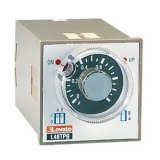 31 L48TPB M240  ВТЫЧНОЕ РЕЛЕ НА ПЕРЕДНЮЮ ПАНЕЛЬ ОДНО Vпит 48*48 0.05c-10мин 220-240VAC ПЕРЕКИД. КОНТ. preview