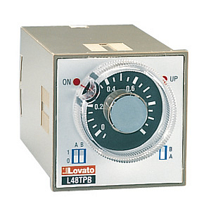 31 L48TPB M240  ВТЫЧНОЕ РЕЛЕ НА ПЕРЕДНЮЮ ПАНЕЛЬ ОДНО Vпит 48*48 0.05c-10мин 220-240VAC ПЕРЕКИД. КОНТ.