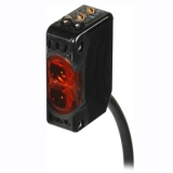 BJ100-DDT-P Фотодатчик компактный, диффузное отражение, расст. сраб. 100 мм, инфракрасный 850 нм, выход PNP, на свет/на затемнение, рег. чувст-сти, питание 12-24VDC, IP65, кабель 2 м, размер 10,6x32x20 мм